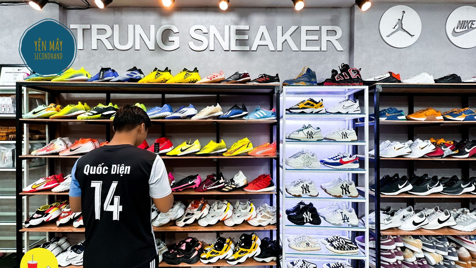 Trung Sneaker