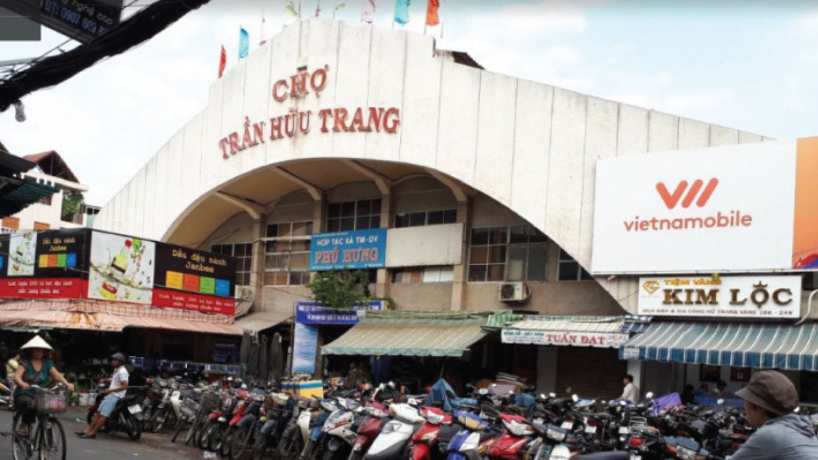 Chợ Trần Hữu Trang – Chợ đồ Si Sài Gòn Nổi Tiếng